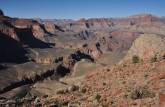 Já se percebe perfeitamente o 'canion interior', dentro do Grand Canyon no Arizona, nos Estados Unidos